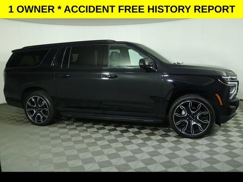 Used 2025 Chevrolet Suburban RST w/ RST Capability Package image 2