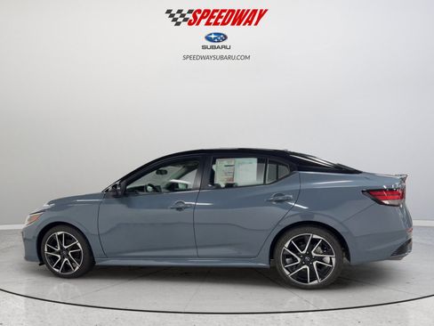 Used 2025 Nissan Sentra SR w/ SR Premium Package FWD image 9