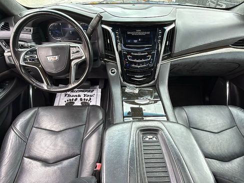 Used 2018 Cadillac Escalade ESV Platinum image 31