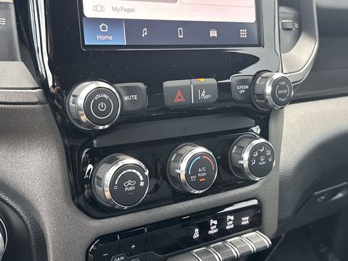 New 2026 RAM 1500 Express AWD/4WD image 18