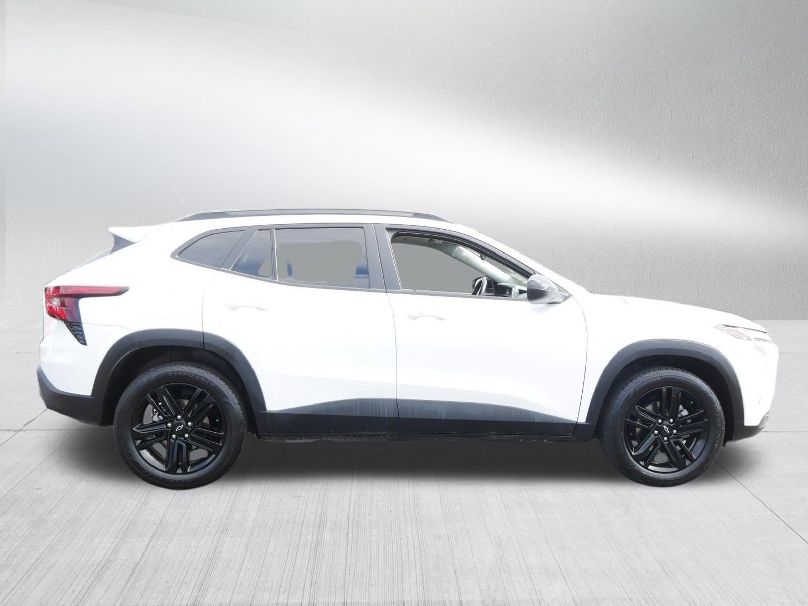 Used 2025 Chevrolet Trax ACTIV w/ Sunroof Package FWD image 8