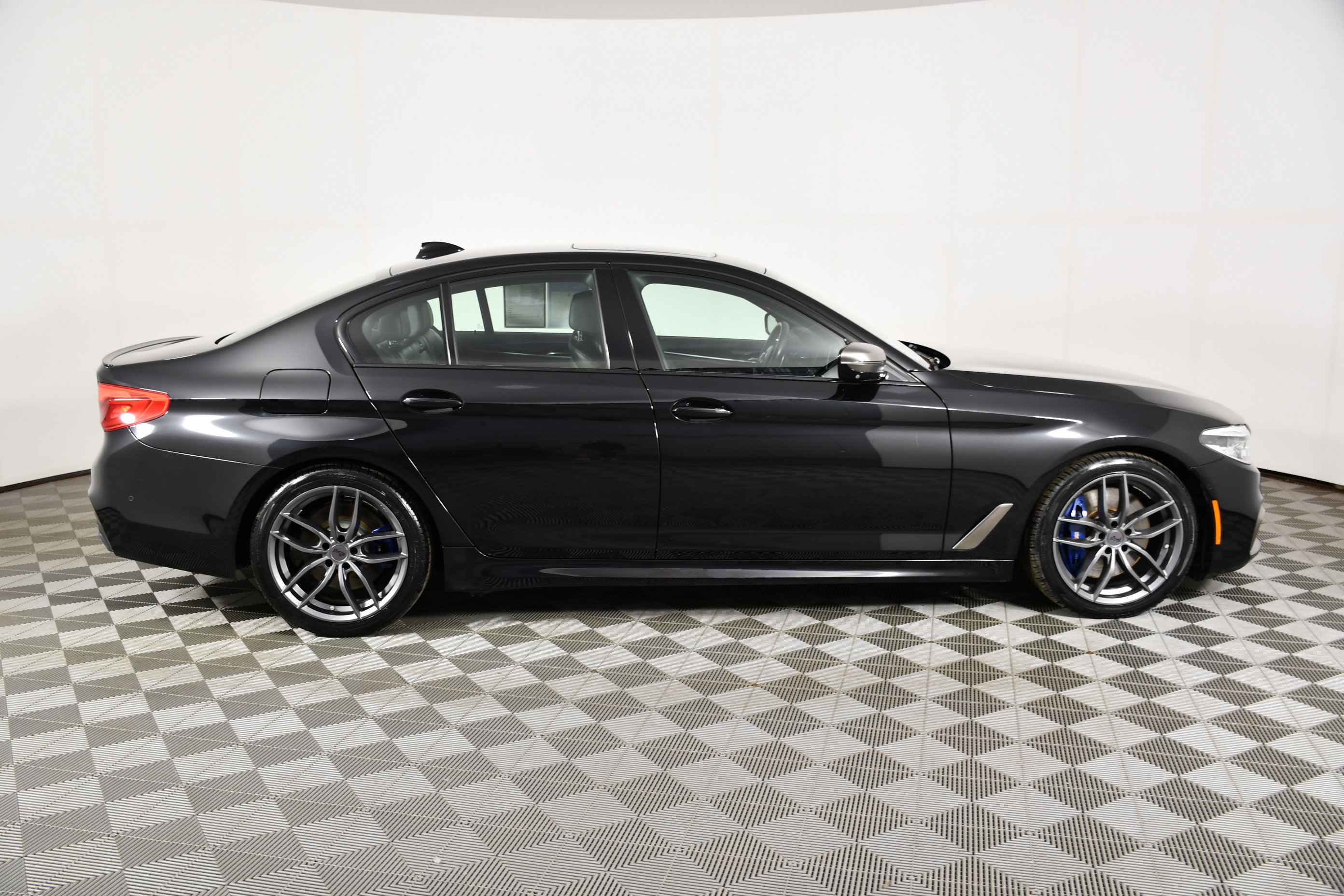 Used 2019 BMW M550i xDrive w/ Dynamic Handling Package AWD/4WD image 5
