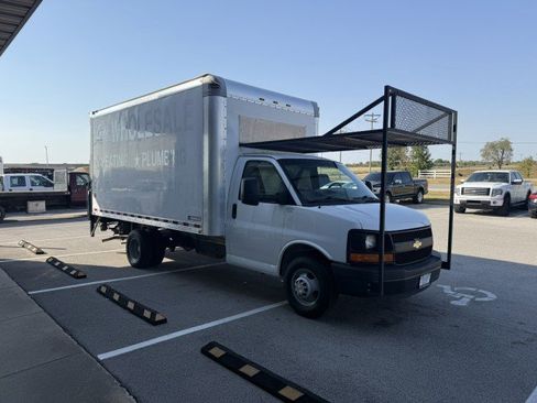 Used 2015 Chevrolet Express 3500 Extended image 4