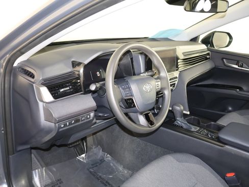 Used 2025 Toyota Camry LE image 37