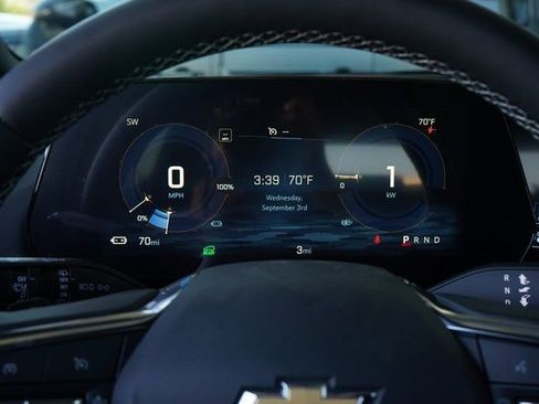 New 2025 Chevrolet Equinox EV LT FWD image 17