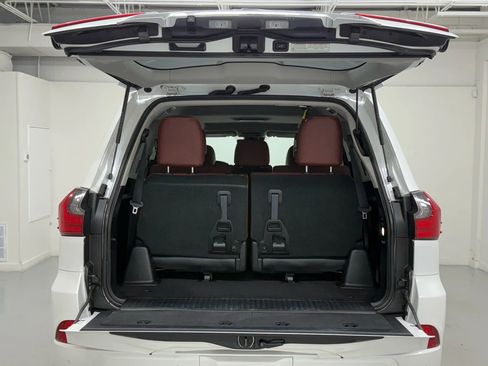 Used 2020 Lexus LX 570 4WD w/ 3rd Row & Luxury Pkg image 40