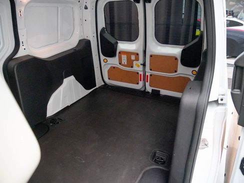 Used 2018 Ford Transit Connect XLT image 24