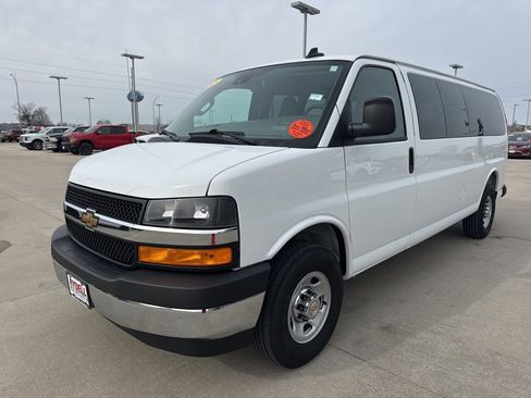 Used 2025 Chevrolet Express 3500 LT w/ LT Preferred Equipment Group image 25