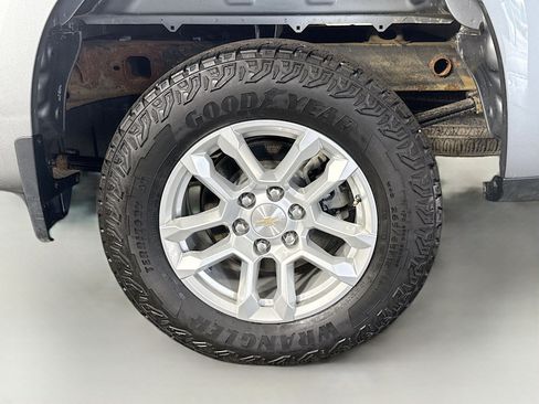 Used 2023 Chevrolet Silverado 1500 LT AWD/4WD image 36