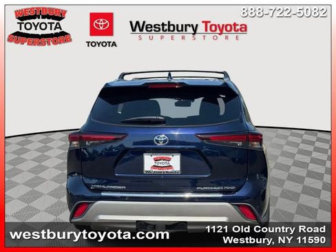 Certified 2024 Toyota Highlander Platinum AWD/4WD image 7