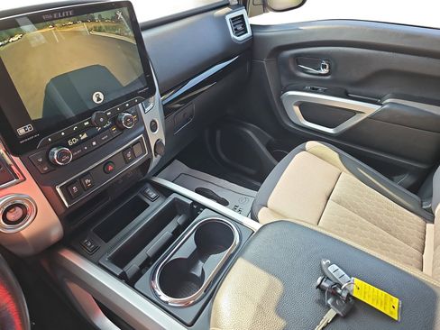 Used 2020 Nissan Titan SV w/ SV Convenience Package RWD image 21