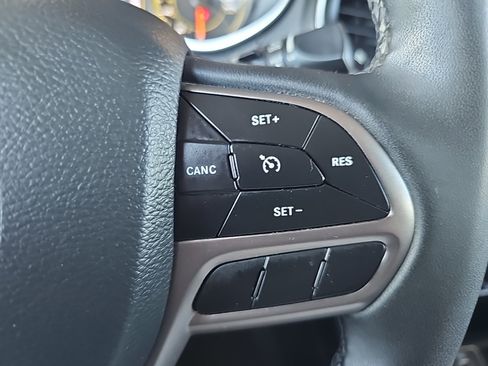 Used 2021 Jeep Cherokee Latitude Plus w/ Mopar Interior Package AWD/4WD image 18
