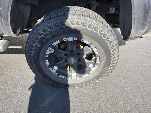 Used 2016 Toyota Tacoma TRD Sport AWD/4WD image 9