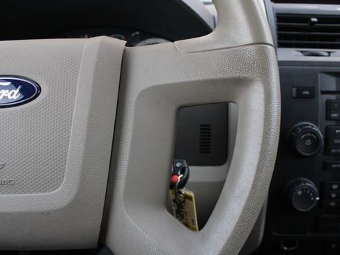 Used 2010 Ford Escape XLS AWD/4WD image 14