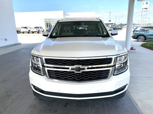 Used 2019 Chevrolet Suburban LT image 2