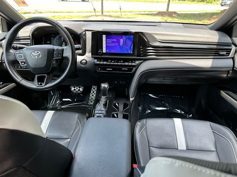Used 2025 Toyota Camry SE w/ Convenience Package FWD image 14