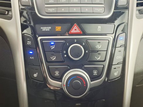 Used 2016 Hyundai Elantra GT FWD image 19