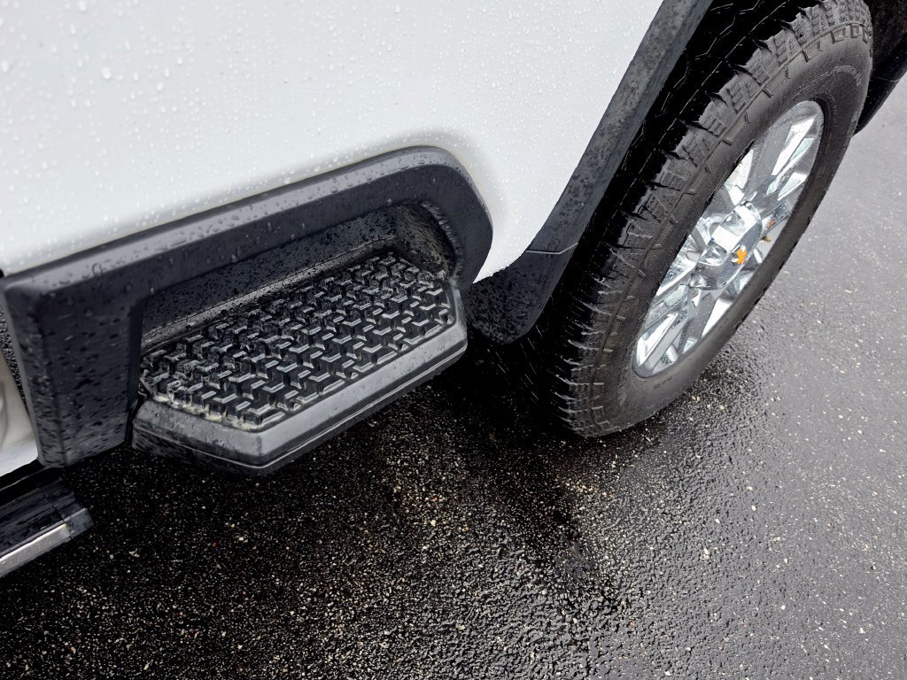 Used 2024 Chevrolet Silverado 2500 High Country w/ High Country Premium Package AWD/4WD image 18