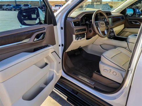 Used 2022 GMC Yukon XL Denali w/ Denali Ultimate Package image 30