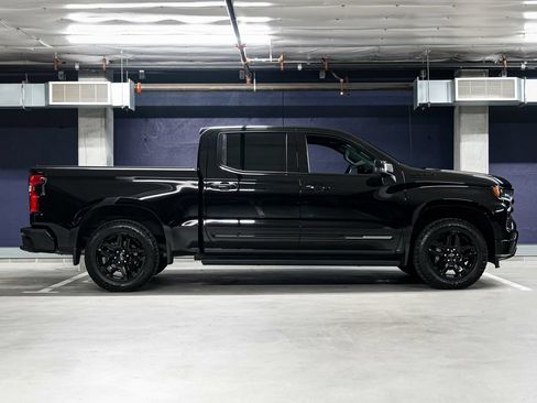 Used 2024 Chevrolet Silverado 1500 High Country w/ Midnight Edition AWD/4WD image 2