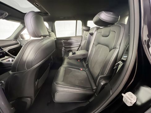 Used 2023 Jeep Grand Cherokee Altitude image 24