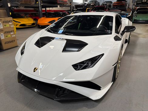 Used 2022 Lamborghini Huracan STO image 11