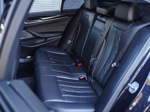 Used 2023 BMW M550i xDrive w/ Dynamic Handling Package image 22