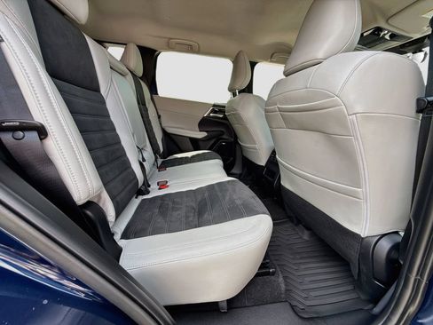 Used 2025 Mitsubishi Outlander SE FWD image 31