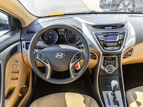 Used 2013 Hyundai Elantra GLS w/ Preferred Pkg image 11