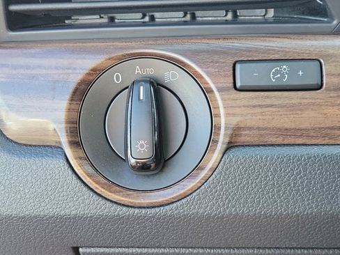 Certified 2022 Volkswagen Passat 2.0T image 22