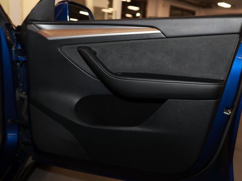 Used 2023 Tesla Model Y Long Range image 19