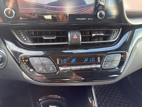 Used 2019 Toyota C-HR Limited FWD image 15
