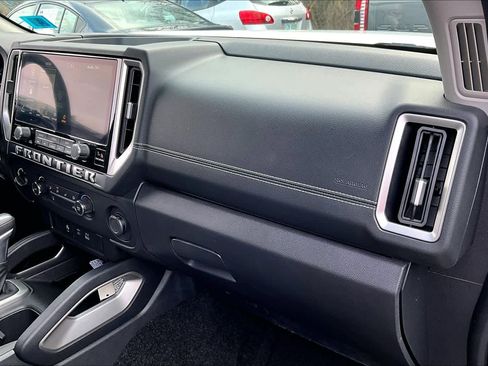 Used 2025 Nissan Frontier SV AWD/4WD image 17