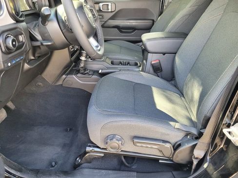 Used 2025 Jeep Wrangler Unlimited Sahara w/ Safety Group image 20