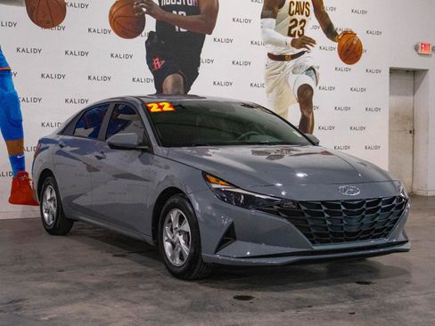 Used 2022 Hyundai Elantra SE w/ Preferred Accessory Package image 18