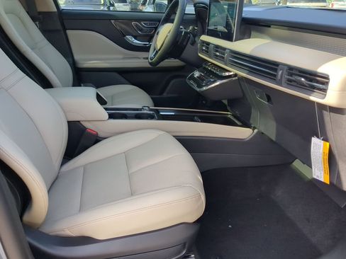 New 2025 Lincoln Corsair AWD w/ Equipment Group 101A image 22