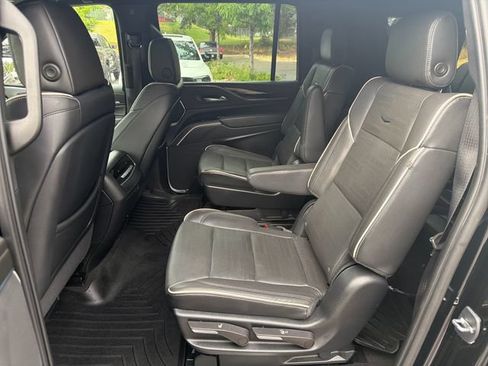 Used 2023 Cadillac Escalade ESV Sport AWD/4WD image 13