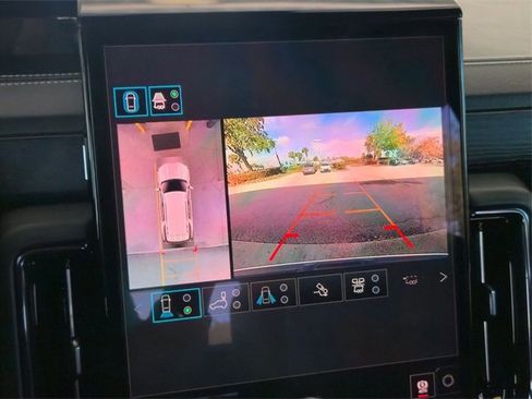 Used 2026 GMC Yukon AT4 Ultimate w/ LPO, Illumination Package image 16