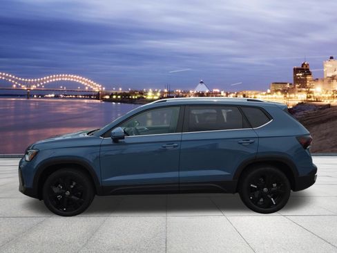 New 2026 Volkswagen Taos SE FWD image 2