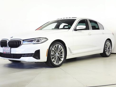 Used 2023 BMW 530i w/ Convenience Package RWD image 2