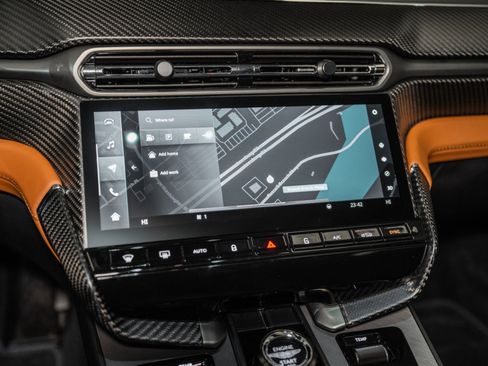 Used 2025 Aston Martin Vanquish Coupe image 10