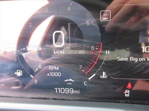 Used 2025 GMC Acadia Elevation image 25