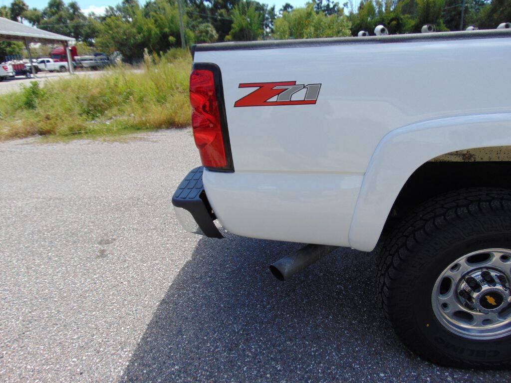 Used 2004 Chevrolet Silverado 2500 LS w/ Snow Plow Prep Package AWD/4WD image 9