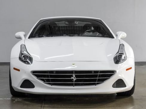 Used 2015 Ferrari California T image 5