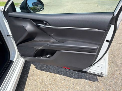 Used 2021 Toyota Camry SE FWD image 17