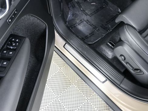 Used 2026 Volvo XC40 B4 Plus w/ Protection Package Premier FWD image 9