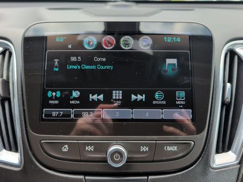 Used 2017 Chevrolet Malibu LT w/ Leather Package FWD image 13