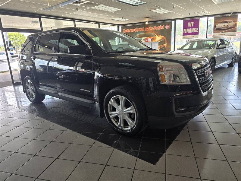 Used 2017 GMC Terrain SLE FWD image 3