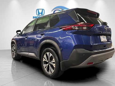 Used 2023 Nissan Rogue SV image 3