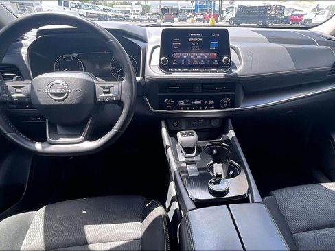 Used 2025 Nissan Rogue SV AWD/4WD image 16